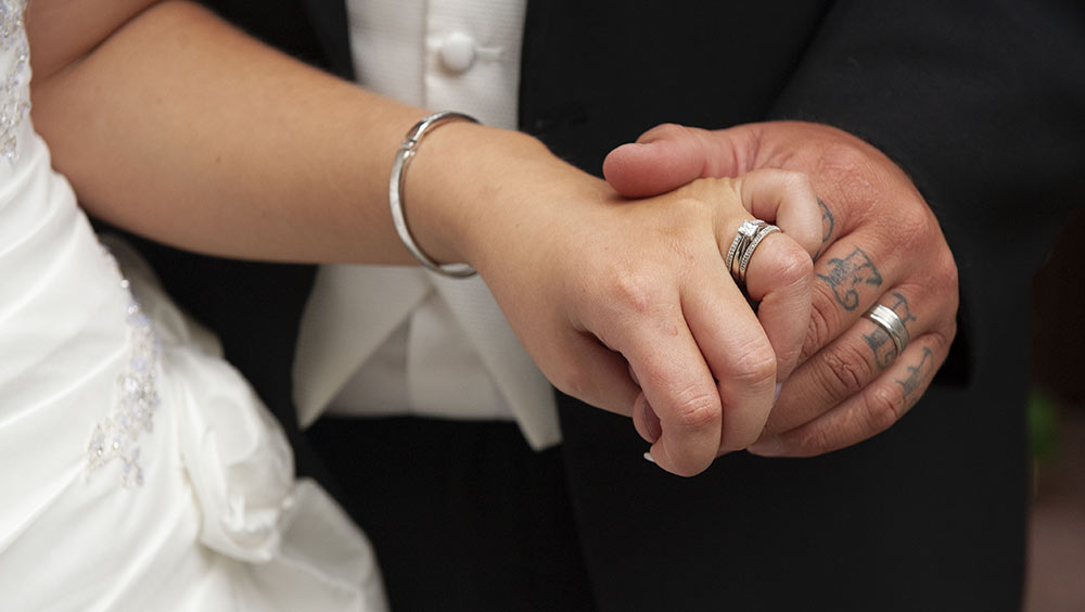 bride groom wedding rings